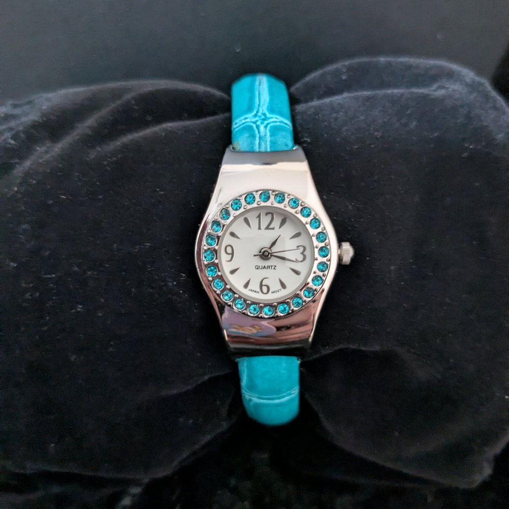 Avon December Birthstone Teal And Silver Women's Quartz Cuff Watch EUC